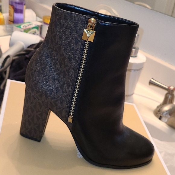 Michael Kors frenchi bootie - Picture 3 of 3